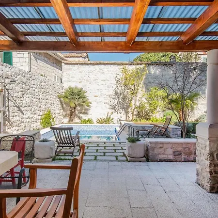 Villa-varos-palm-garden Holiday home Split
