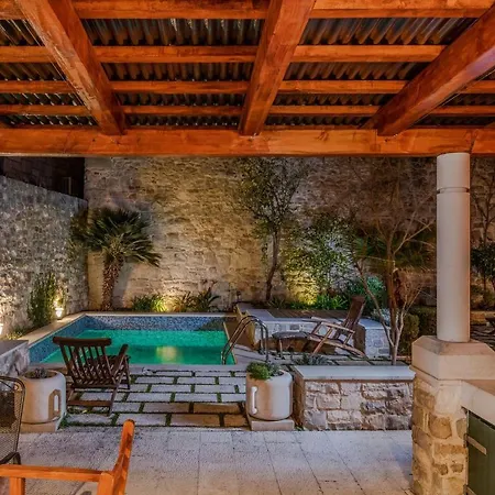 Holiday home Villa-varos-palm-garden *