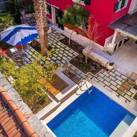 Vakantiehuis Villa-varos-palm-garden