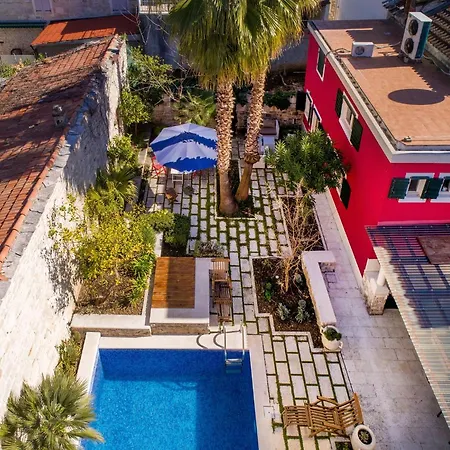 Villa-varos-palm-garden Σπλιτ