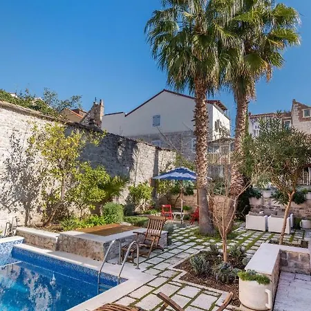 Villa-varos-palm-garden Ferienhaus